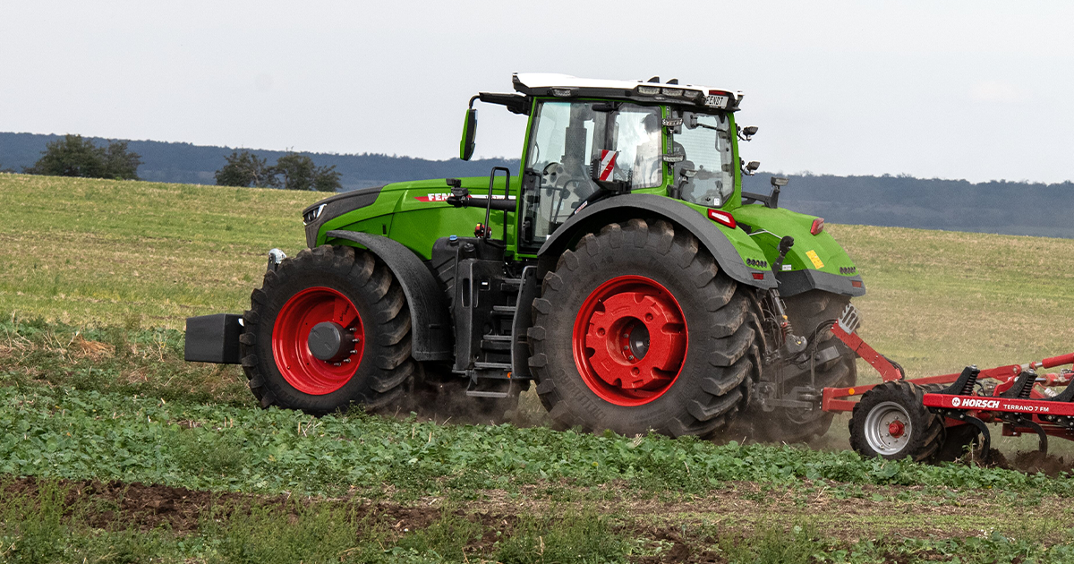 More output. It's more user friendly. More light. Fendt 1000 Vario