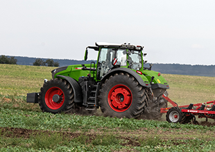 More output. It's more user friendly. More light. Fendt 1000 Vario