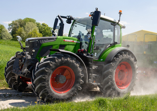 Compact tractor for professionals – the Fendt 500 Vario Gen4 series