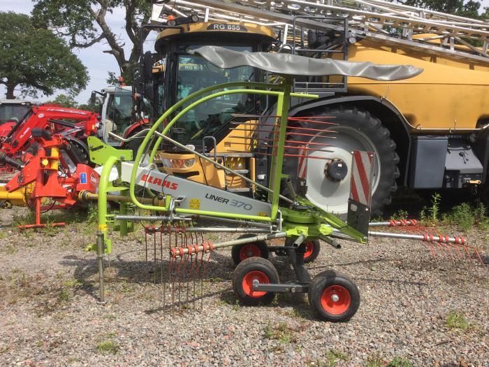 Used Claas 370 single rotor rake