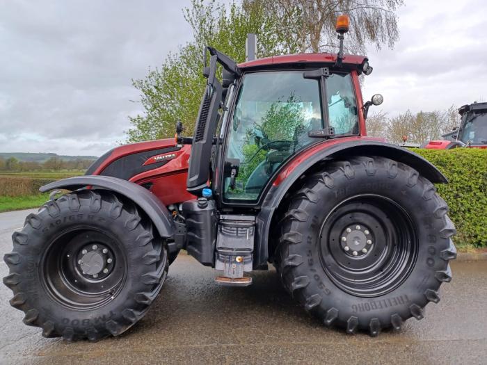 valtra T174N Tractor