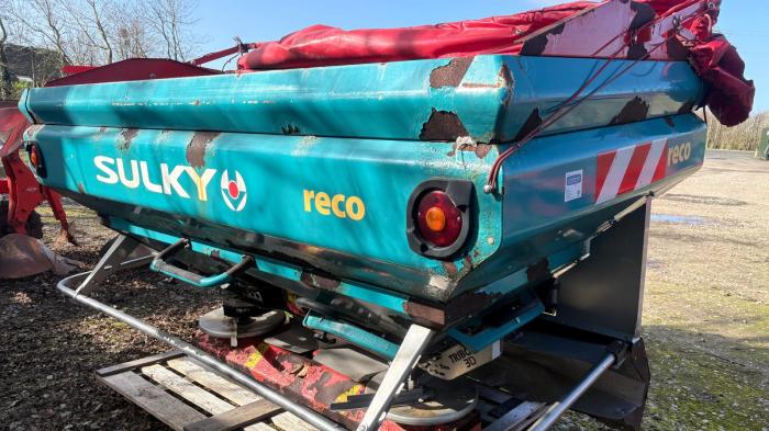 Used Sulky fertiliser spreader