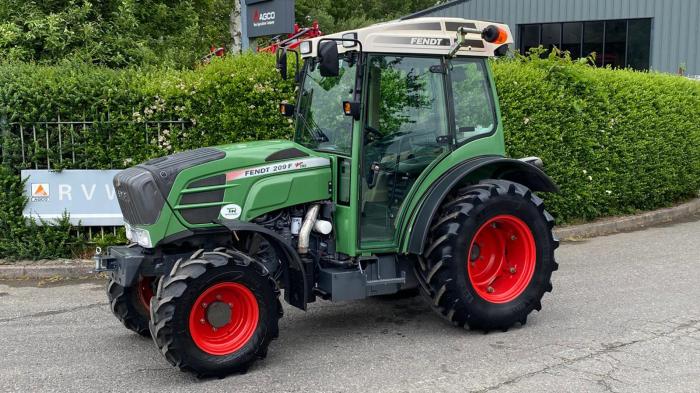 Used Fendt 209F fruit tractor