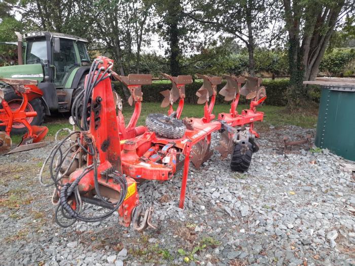 Used Kuhn 122 Varimaster plough