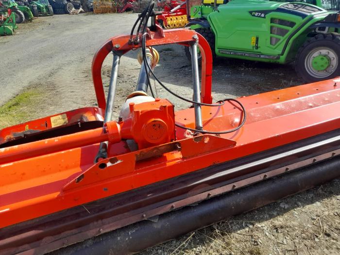 Used Kuhn VKM 305 flail topper