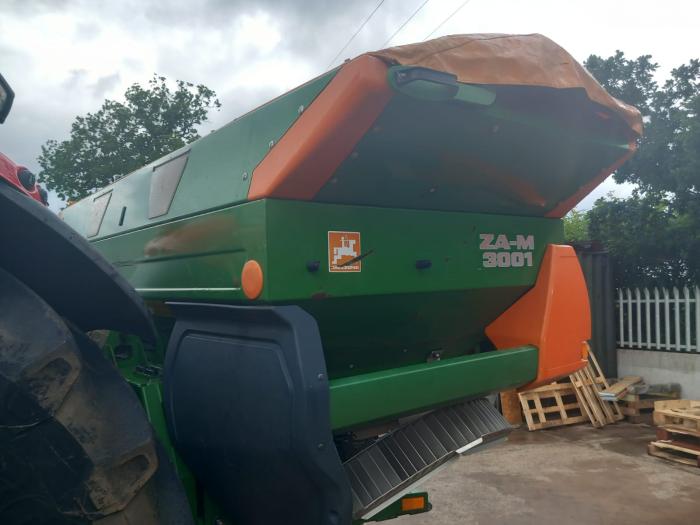 Used Amazone ZA-M 3001 fertiliser spreader