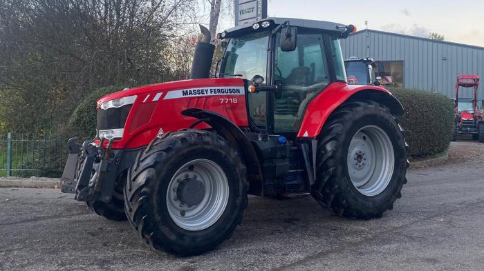 Used Massey Ferguson 7718 Dyna 6 Efficient tractor
