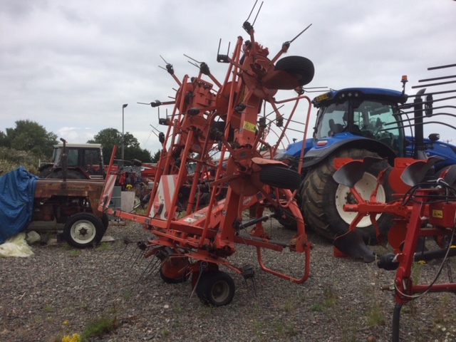 Used Kuhn GF8702 tedder