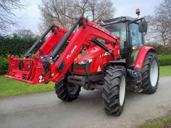 Used Massey Ferguson 5712 tractor
