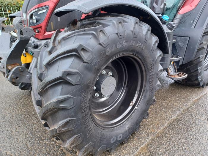 valtra T174N Tractor