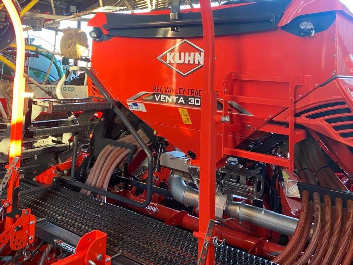 Used Kuhn HR3030 3m power harrow and Kuhn Venta 3030-24 drill