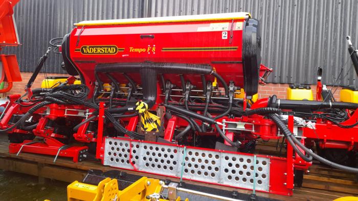 Ex Demo Vaderstad Tempo TPF8 drill
