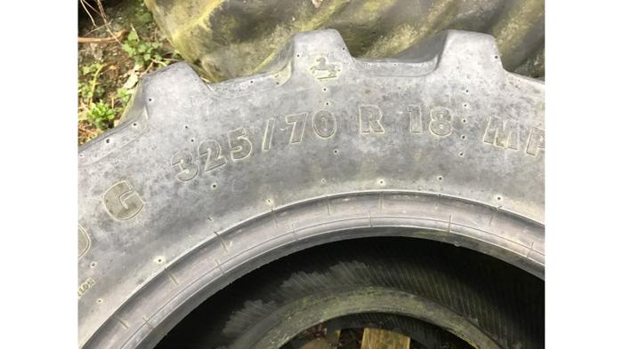 Used Pair Continental Tyres 325/70 R18
