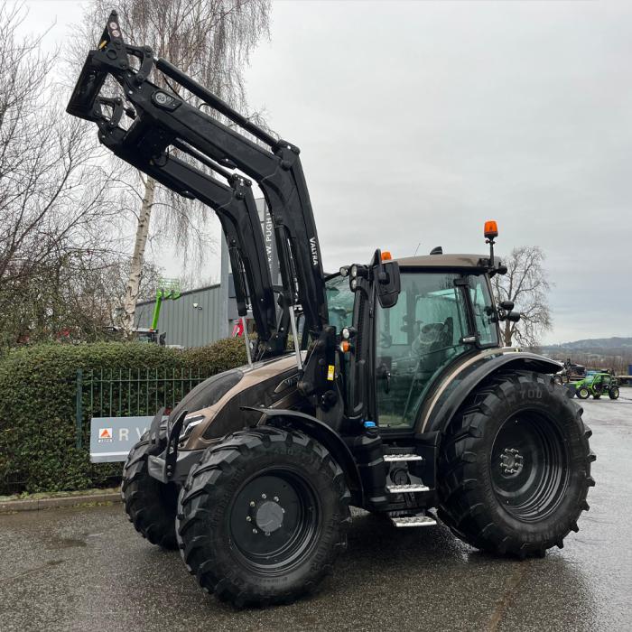 Used Valtra G135 tractor