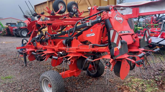 Used Kuhn GF 13012 trailed tedder