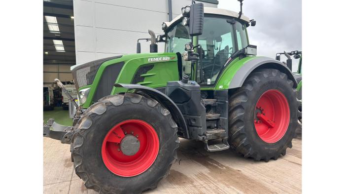 Used Fendt 828 Vario Profi Plus tractor