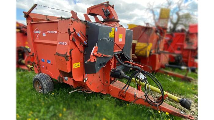 Used Kuhn Primor 3570M trailed feeder bedder