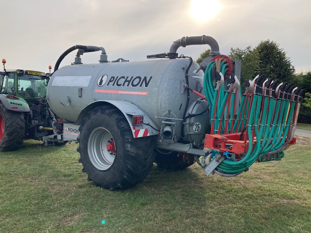 Ex Demo Pichon 2500 Tanker and Trailing Shoe