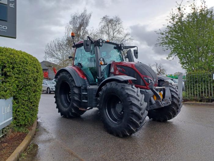 valtra T174N Tractor