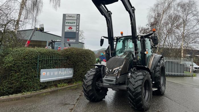 Used Valtra G135 tractor