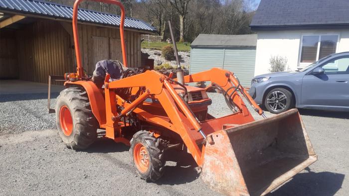 Used Kubota B2150 compact tractor