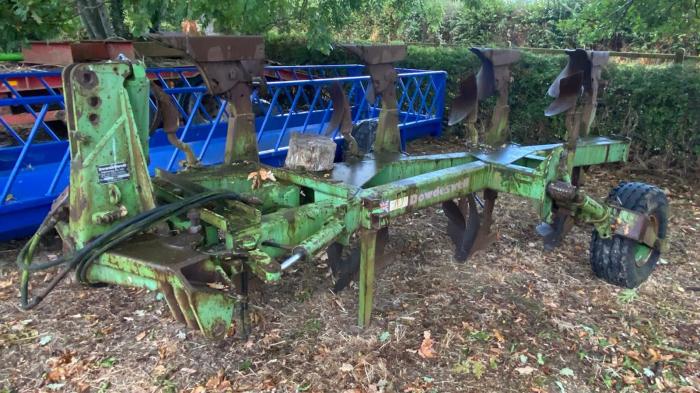 Used Dowdeswell DP7D2 4 furrow plough